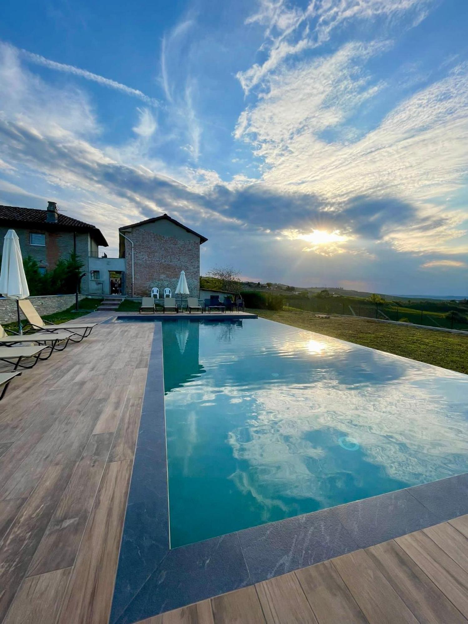 Villa Barbero Alba Langhe Mango Zewnętrze zdjęcie